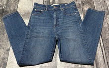 Load image into Gallery viewer, Denim Forum blue high rise skinny jeans - Hers size 26
