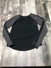 Load image into Gallery viewer, lululemon black/grey long sleeve - Hers size 4
