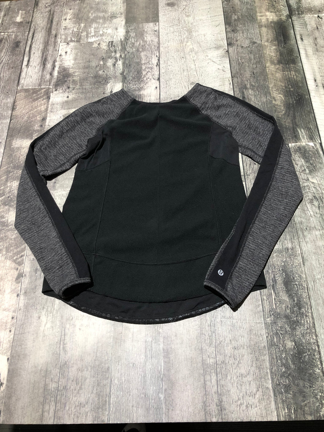lululemon black/grey long sleeve - Hers size 4