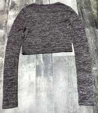 Load image into Gallery viewer, Wilfred Free burgundy cropped long sleeve - Hers size S
