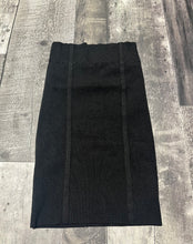 Load image into Gallery viewer, BCBG black skirt - Hers size M
