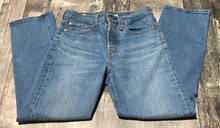 Load image into Gallery viewer, Levi blue button fly wedgie straight leg denim jeans - Hers size 25
