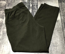 Load image into Gallery viewer, lululemon dark green pants - Hers size 8

