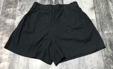 Load image into Gallery viewer, GAP black high rise linen blend shorts - Hers size XS Petite
