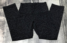 Load image into Gallery viewer, lululemon dark grey/black leggings - Hers size 2
