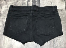Load image into Gallery viewer, Talula black low rise shorts - Hers size 27
