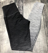 Load image into Gallery viewer, lululemon black/grey leggings - Hers size 8
