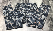 Load image into Gallery viewer, lululemon blue/peach crop leggings - Hers size 4
