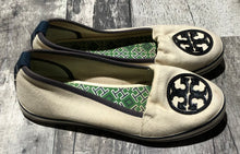 Load image into Gallery viewer, Tory Burch cream/black flats - Hers size 8
