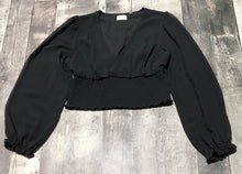 Load image into Gallery viewer, Wilfred black crop long sleeve blouse - Hers size M
