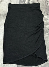 Load image into Gallery viewer, Wilfred Free black skirt - Hers size  XS
