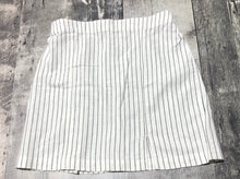 Load image into Gallery viewer, Joe Fresh white/black skirt - Hers size S
