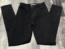 Load image into Gallery viewer, Levis black high rise jeans - Hers size 26
