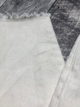 Load image into Gallery viewer, Levis cream high rise wedgie jeans - Hers size 26

