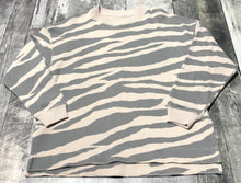 Load image into Gallery viewer, American Eagle cream/grey oversized sweater - Hers size S
