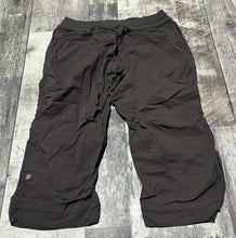 Load image into Gallery viewer, lululemon brown capris - Hers size approx S
