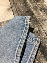 Load image into Gallery viewer, Denim Forum light blue ripped high rise loose jeans - Hers size 24
