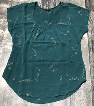 Load image into Gallery viewer, Babaton teal 100% silk shirt - Hers size XS
