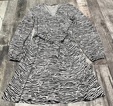 Load image into Gallery viewer, H&amp;M black/white wrap dress - hers size L
