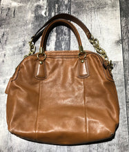 Load image into Gallery viewer, Coach brown medium purse
