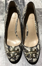 Load image into Gallery viewer, Tory Burch grey/beige wedge heel - Hers size 5
