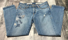 Load image into Gallery viewer, Pilcro blue mis rise slim boyfriend jeans - Hers size 27

