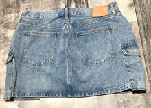 Load image into Gallery viewer, Denim Forum blue short denim skirt - Hers size 31
