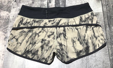 Load image into Gallery viewer, lululemon black/cream athletic shorts - Hers size 6

