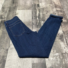 Load image into Gallery viewer, Thought blue jeans - Hers size 36
