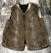 Load image into Gallery viewer, Talula brown fake fur vest - Hers size XXS
