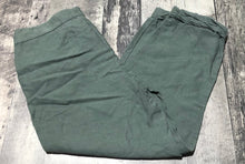 Load image into Gallery viewer, Wilfred teal green 37% linen cuffed pants - Hers size 4

