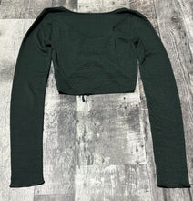 Load image into Gallery viewer, Wilfred Free dark green crop long sleeve - Hers size S
