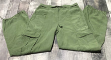 Load image into Gallery viewer, Dynamite green cargo style pants - Hers size S

