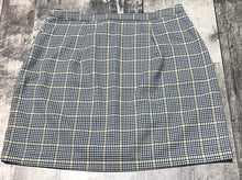 Load image into Gallery viewer, Abercrombie &amp; Fitch blue/white/black/yellow mini skirt - Hers size M
