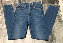 Load image into Gallery viewer, Denim Forum blue high rise skinny jeans - Hers size 23
