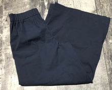 Load image into Gallery viewer, Babaton navy blue wide leg cropped trousers - Hers size 00
