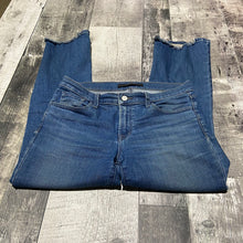 Load image into Gallery viewer, J Brand blue jeans - Hers size 27
