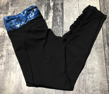Load image into Gallery viewer, lululemon black/blue mid rise leggings - Hers size 10
