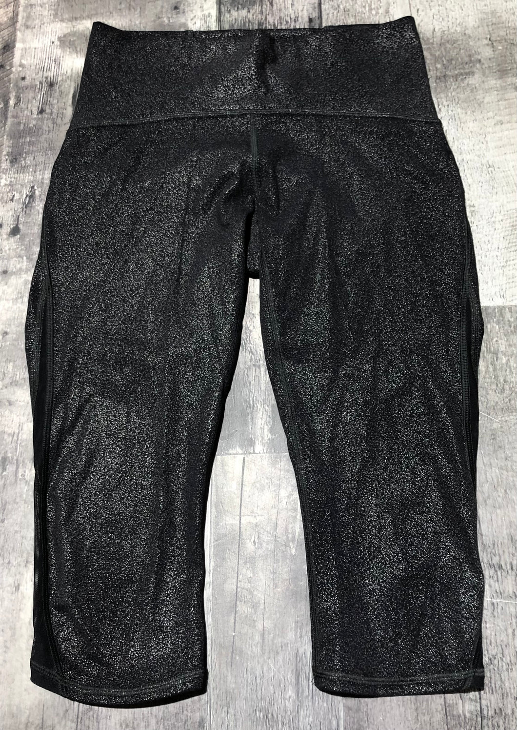 lululemon black/silver cropped leggings - Hers size 6