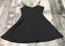Load image into Gallery viewer, Sunday Best black dress - Hers size 0
