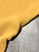 Load image into Gallery viewer, Babaton yellow cropped blouse - Hers size XXS

