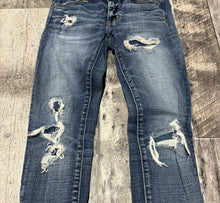 Load image into Gallery viewer, American Eagle blue mid rise skinny jeans - Hers size 0
