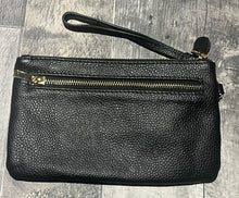 Load image into Gallery viewer, Befen black wristlet
