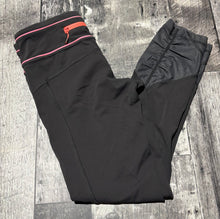 Load image into Gallery viewer, lululemon grey/pink cropped leggings - Hers size 4
