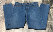 Load image into Gallery viewer, Levis blue high rise wedgie jeans - Hers size 26
