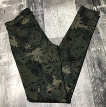 Load image into Gallery viewer, Joe’s dark green/black low rise skinny pants - Hers size 26
