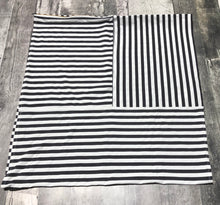 Load image into Gallery viewer, lululemon black/white multi scarf
