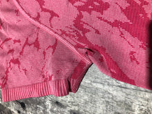 Load image into Gallery viewer, lululemon pink athletic tshirt - Hers size 8
