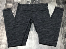Load image into Gallery viewer, lululemon black/blue leggings - Hers size 6
