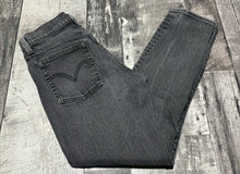 Load image into Gallery viewer, Levis grey wedgie jeans - Hers size 25
